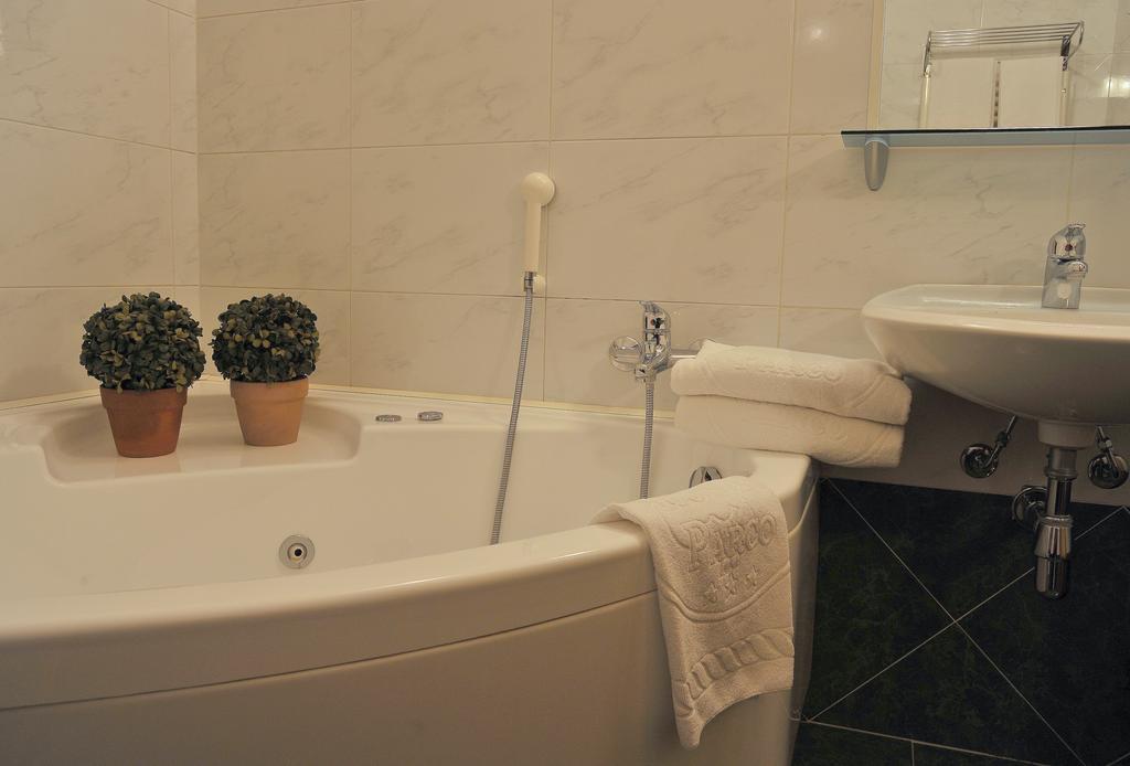 Hotel Parco Castelvetro Piacentino Buitenkant foto